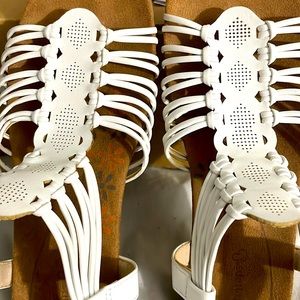 Cagney Wedge Bare Traps White Sandals used in good condition.